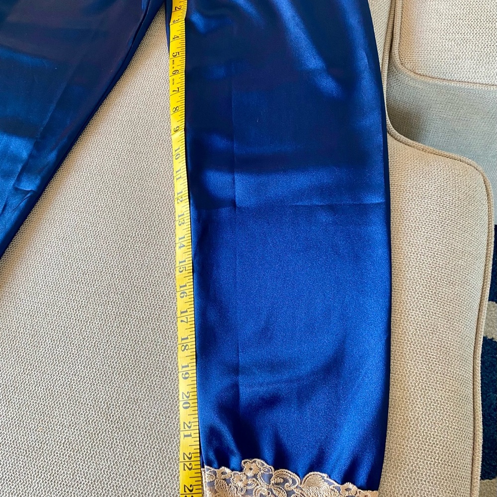 Luxurious Blue Satin Robe with Lace Accents NWOT  100% polyester feels like silk - Picture 10 of 16
